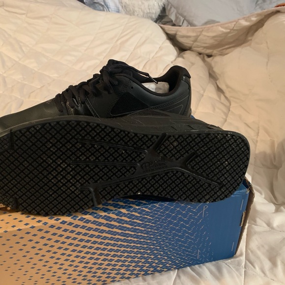 LADIES BLACK ATHLETIC SNEAKER. - Picture 5 of 5